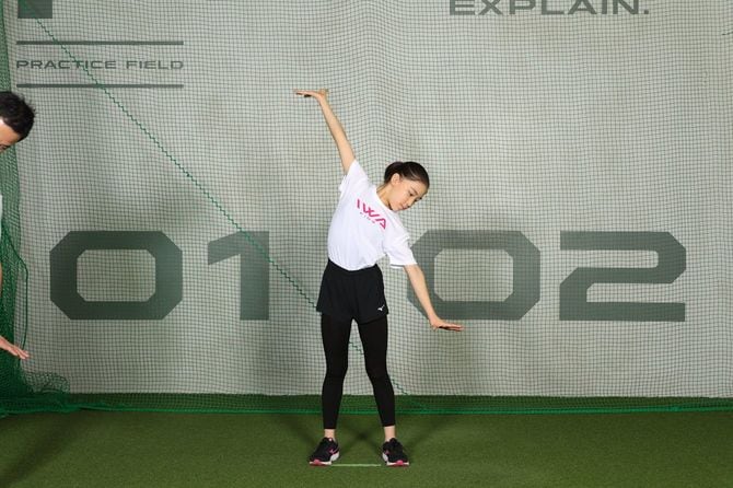 集中力を高めるための運動「背筋のばし」。身体に「1本の線を通す」イメージでのばすのがポイント