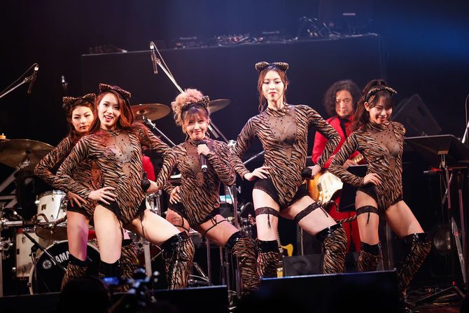 銀座初のアイドルユニットAMOUR BEATのステージ。