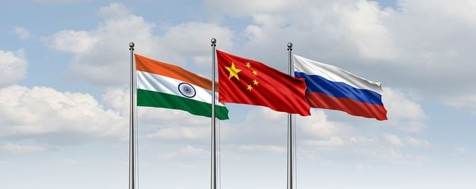 中国、ロシア、インドの国旗
