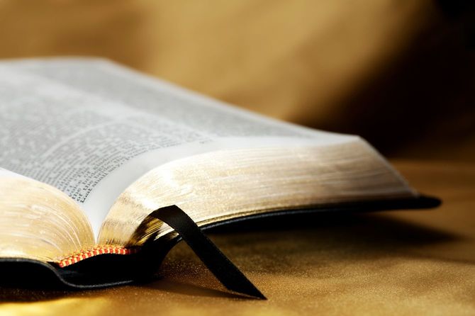 開いて置かれた聖書