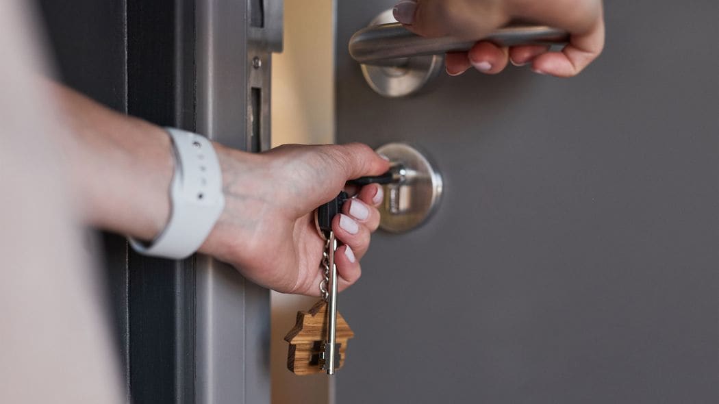 お金が貯まらない家の｢冷蔵庫｣には大抵これがある…入れるだけで月に2～3万円損する意外なもの【お金が貯まらない家5選】 「パンパンの冷蔵庫」が貧乏神を招いている