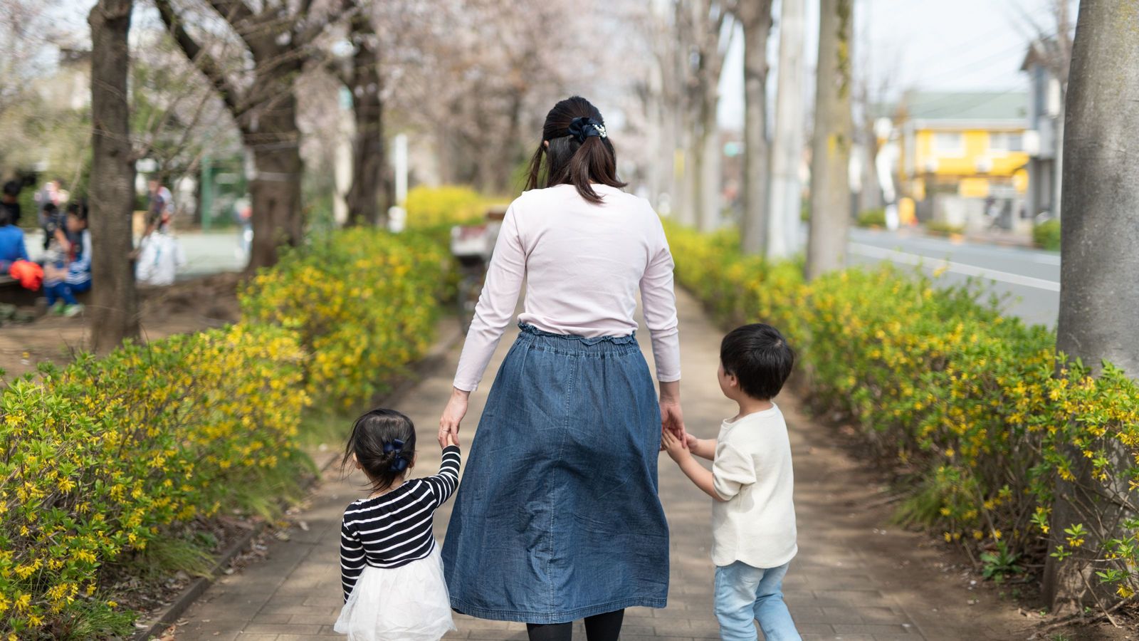 "ごっこ遊び"がつらい…｢ママ遊んで｣を拒むのはダメな母なのか…"子どものため"をやめた女性が得たもの きっかけは友人の｢子どもではなく"あなた"はどう思うの?｣