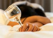 ぐっすり眠るなら寝酒に頼ってはいけない