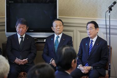 岸田首相は麻生氏に距離を置かれた…岸田派解散がもたらした｢泥沼の政治闘争｣ 茂木派分裂で｢総裁選レース｣に変化 | PRESIDENT  Online（プレジデントオンライン）