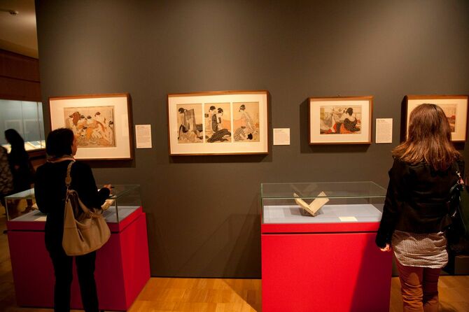 大英博物館で開催された「春画展」の様子。9万人が訪れ、約6割が女性だった（2013年10月1日、ロンドン）