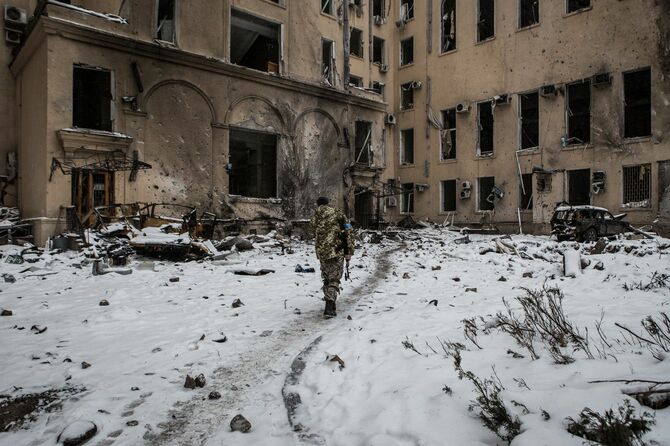 2022年3月9日、ロシアの攻撃が続く中、ウクライナのハリコフ中心部で3月1日に爆撃されたハリコフ知事公邸。