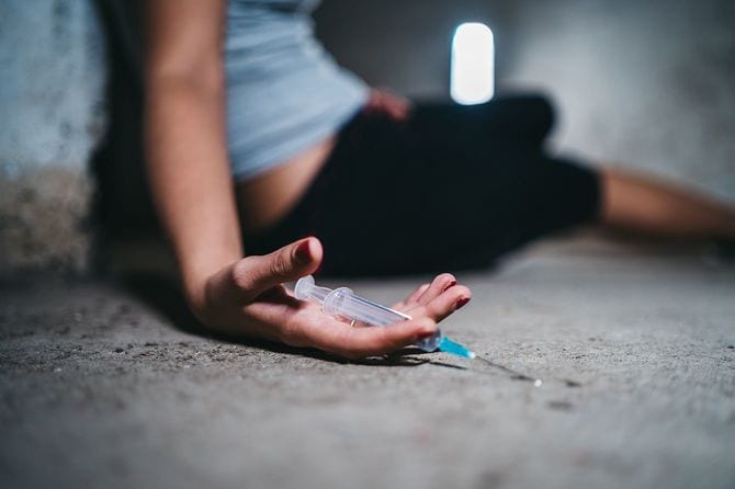 若い女性が過剰摂取