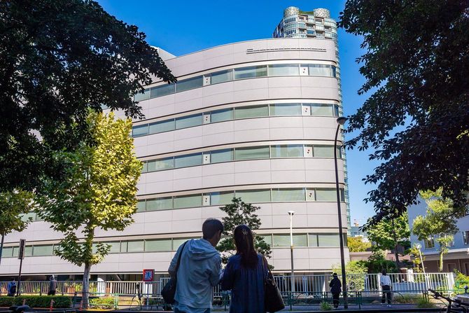 看板が撤去された東京・港区のジャニーズ事務所本社