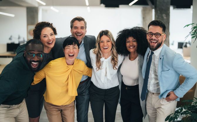 ビジネスチームが記念撮影