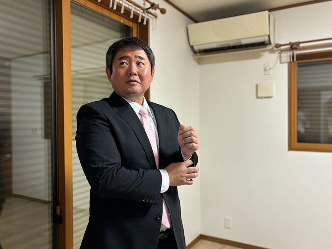 調査中の児玉さん