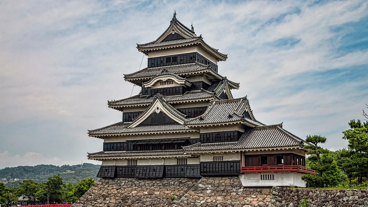 The Oldest Existing Castle Tower in Japan and the Mysterious Departure of Kazumasa Ishikawa from Ieyasu