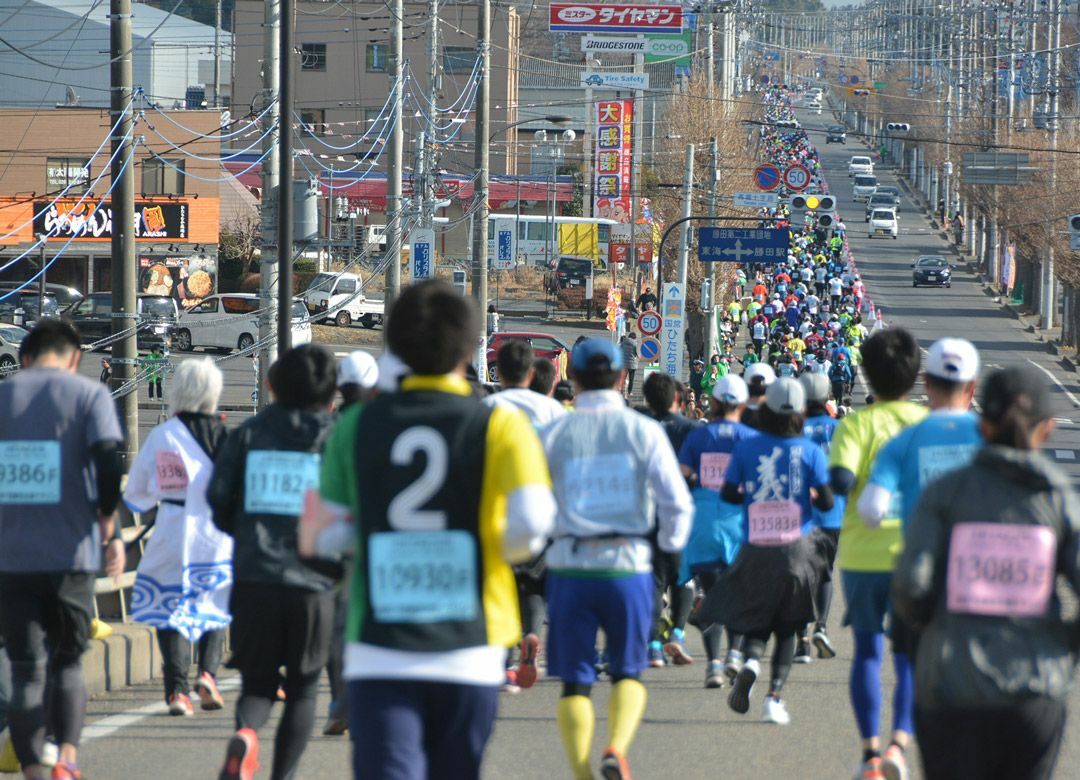 東京マラソン不参加組も走る"勝田"の魅力 1万人の市民が大会を支えている