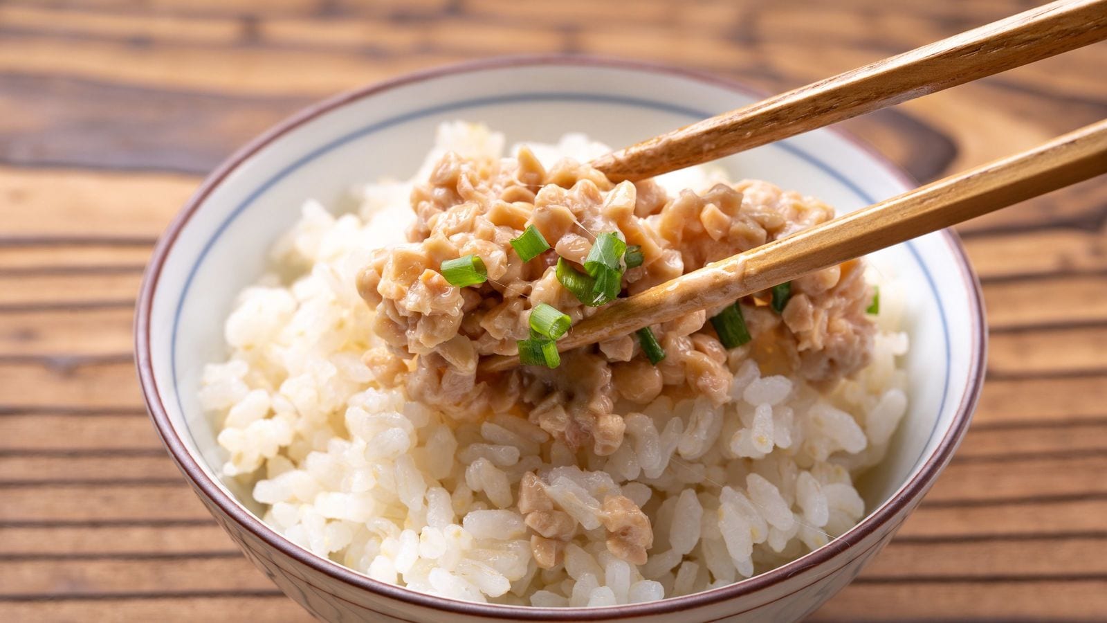 ｢粒納豆とひきわり納豆｣どちらが体にいいか…管理栄養士が｢腸内環境を整えるにはこれ｣という最強の食べ方 少食の人の骨を｢ひきわり納豆｣が強くする