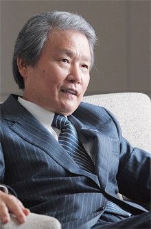 <strong>榊原定征</strong>●さかきばら・さだゆき 1943年、神奈川県生まれ。67年、名古屋大学大学院工学研究科応用化学専攻修士課程修了、東洋レーヨン（現東レ）入社。94年経営企画室長、96年取締役、99年専務、2001年副社長、02年社長。10年より現職。