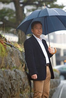 <strong>小西浩文</strong>●こにし・ひろふみ 登山家。1962年、石川県生まれ。15歳で登山を始め、82年、20歳で中国の8000メートル峰・シシャパンマに無酸素登頂。97年には日本人最多となる「8000メートル峰6座無酸素登頂」を記録。現在、世界8000メートル峰全14座無酸素登頂を目指して活動中。