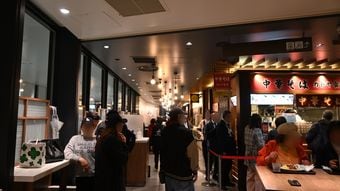 開業1年で｢廃墟フードコート｣と呼ばれた新施設との差…同じ大阪駅直結｢デパ地下フードコート｣が盛況のワケ
