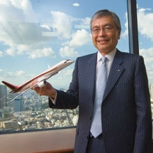 <strong>三菱重工社長 大宮英明</strong>●1946年、長野県生まれ。69年、東京大学工学部航空工学科卒。航空宇宙事業本部で航空機の開発・設計に長くかかわる。2002年、冷熱(空調機)事業本部に転じ、同部門の黒字化などの実績を残す。常務、副社長を経て、08年より現職。