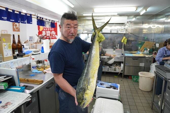 1メートルほどのシイラ。これでも小型です