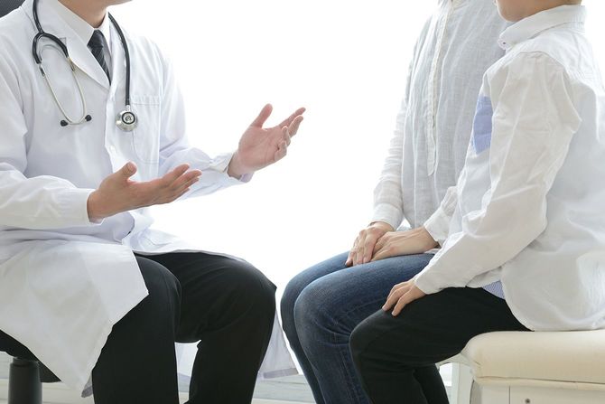 医師が診察するイメージ