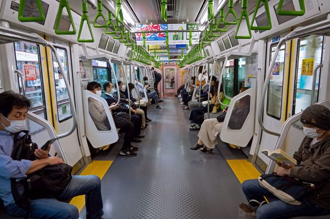 日本の電車の車内