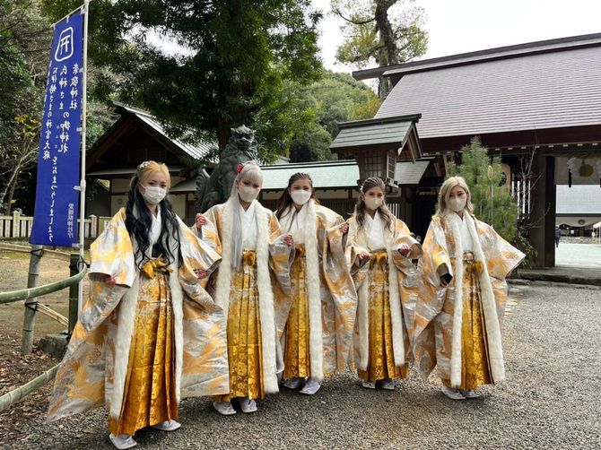 女性の以上も鮮やかだ。中には花魁衣装を希望する人もいる。