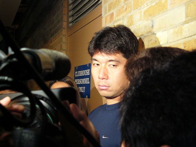 インタビューを受ける野茂英雄