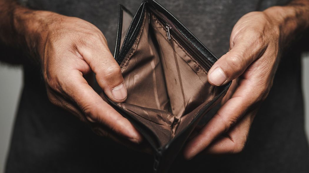 ｢無理して働く→体を壊す→金欠になる｣年収250万円の会社員が貧乏ループを脱出した起死回生の一手 欠乏マインドを変えない限りお金は貯まらない