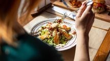 毎回同じ店､同じ席､同じメニュー､同じ話…88歳女性がランチ仲間と角を立てずに距離を置いた"断り文句"