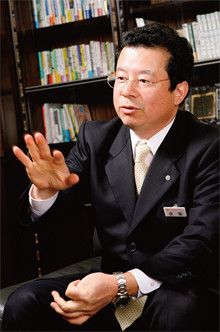 <strong>滋賀ダイハツ販売社長 後藤敬一</strong>●1958年生まれ。社員教育をどの業務よりも最優先することがポリシー。高い実績を残し、数々のメーカー表彰を受賞。滋賀の道を走る車の9～10台に1台は同社が販売している。