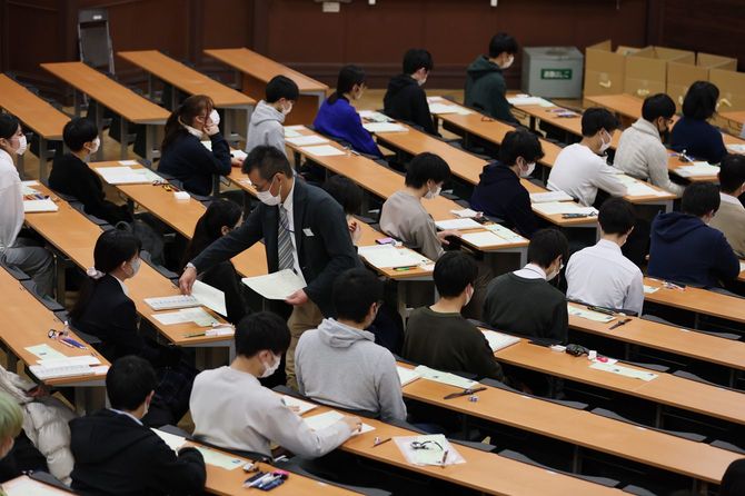 大学入学共通テストに臨む受験生