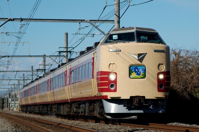 臨時の特急「水上」運用につく大宮車両センターの183系1000番台