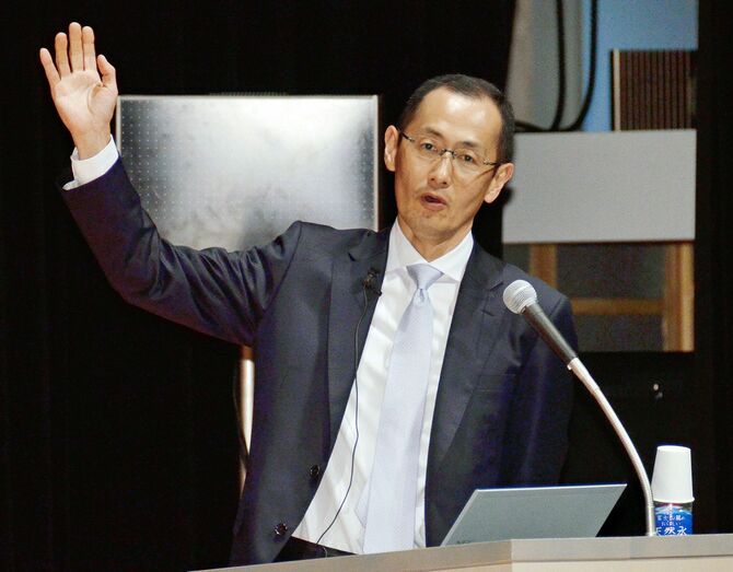 質問に答える山中伸弥京都大教授