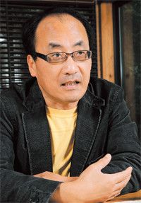 「生きている人、みんなが自分の『いのちのクルマ』を運転しています。『先生、お任せします』といってしまうと、ハンドルから手を離したのと同じです」と語る樋口強さん。