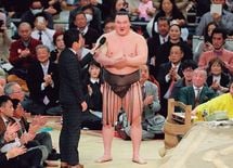 "三本締め"白鵬の立ち合いが超ズルいワケ