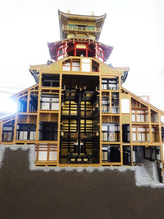 安土城天主断面（内藤昌監修、安土城郭資料館）