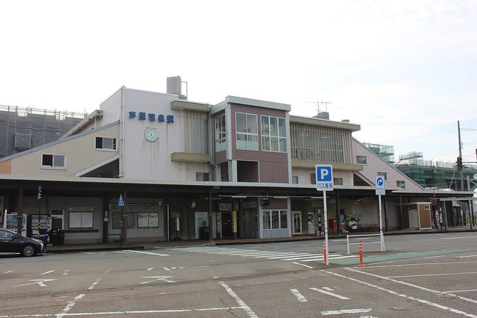 JR芦原温泉駅（写真＝SONIC BLOOMING／CC-BY-SA-4.0／Wikimedia Commons）