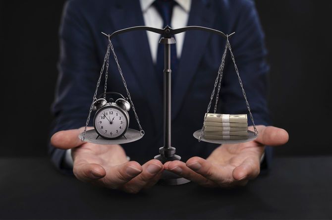 通貨と時間を比較したスケール