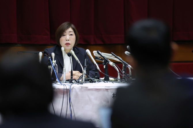 記者会見する日本大学の林真理子理事長=2023年12月4日、東京都千代田区