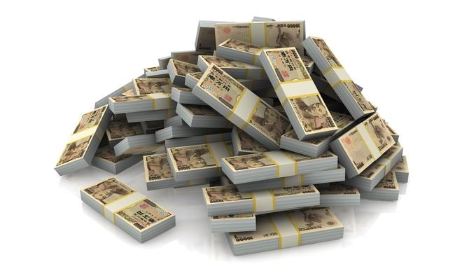 山盛りの札束