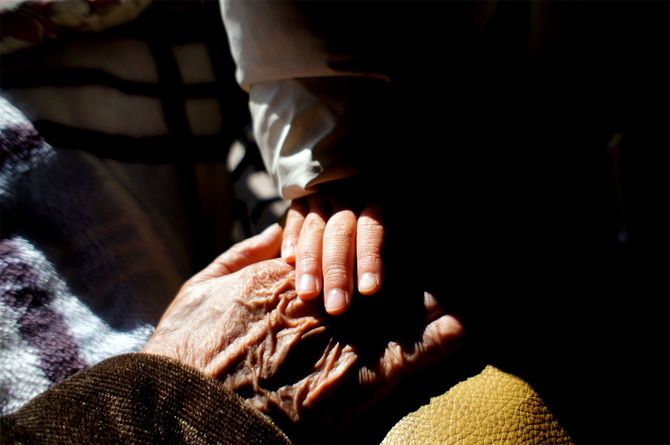 自分の手を保持