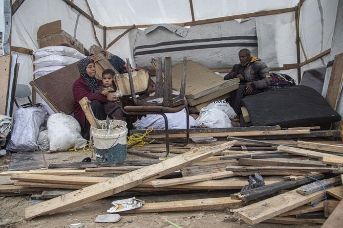 イスラエルによる攻撃後、ベイト・ハヌーンとベイト・ラヒアからパレスチナ民間人が避難した（2025年3月）