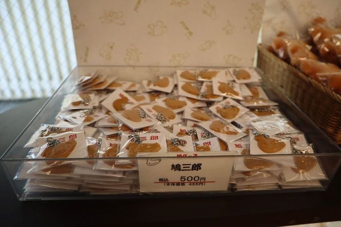 「鳩三郎」。発売当初は、食品サンプルをキーホルダーにしていた
