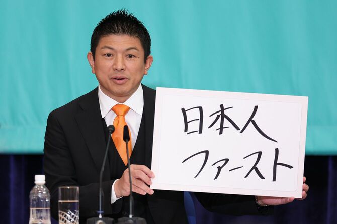 日本記者クラブ主催の党首討論会で発言する参政党の神谷宗幣代表＝2025年7月2日午後、東京都千代田区