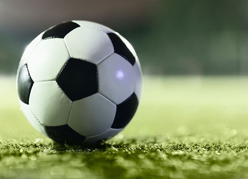 なぜ日本人FWはシュートを打たないのか 海外の名選手は子供の頃から"別物"