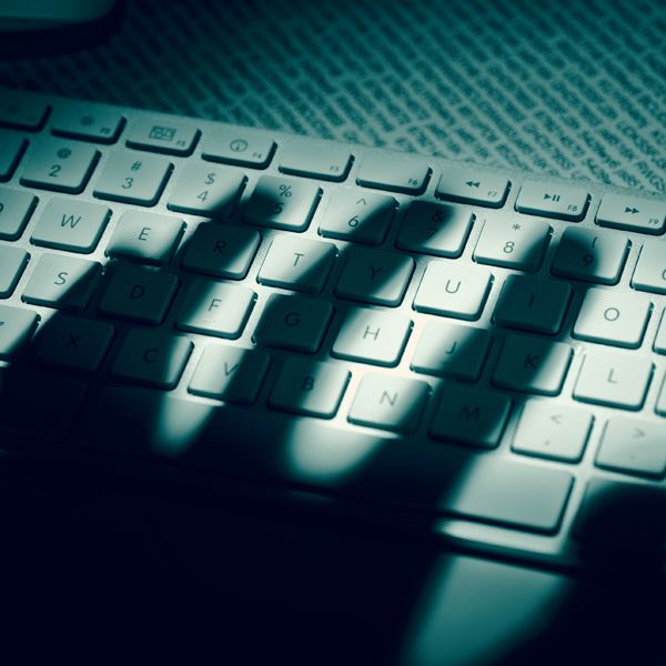 ソフトバンクに取り憑いた 白い犬の妄想 白戸家cmにつけられた 言いがかり President Online プレジデントオンライン