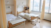 最悪の場合､病院のベッドで"餓死"する…リハビリ専門医が説く｢高齢者の入院初日に医師に相談すべきこと｣