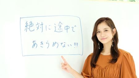 【国産】 だから私は東大理Ⅲに現役合格できた｣勉強机に敷き詰めた無数の 語学・辞書・学習参考書