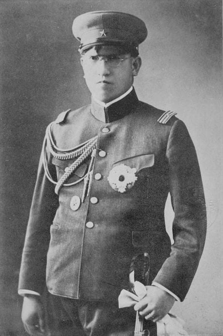 賀陽宮恒憲王（少佐、右胸に陸軍大学校徽章）