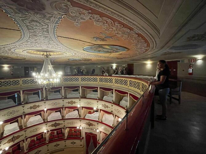 ウルバーニアにある歴史的なオペラ劇場「ブラマンテ劇場」の内部