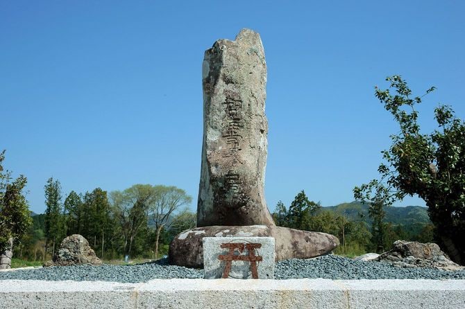 鳥居強右衛門の墓・新昌寺(2012年4月28日、愛知県新城市有海)